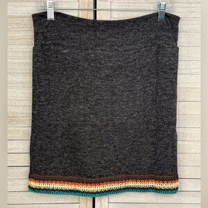 OB2-12 Stretchy Boho Pull On Sweater Skirt Gray w Colorful Crochet Trim-Medium